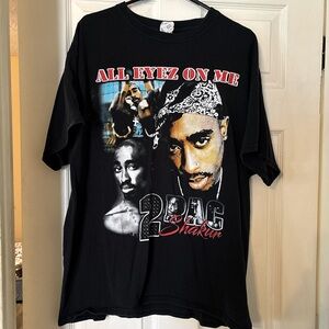Tupac All Eyes on Me Tee XL (Black)